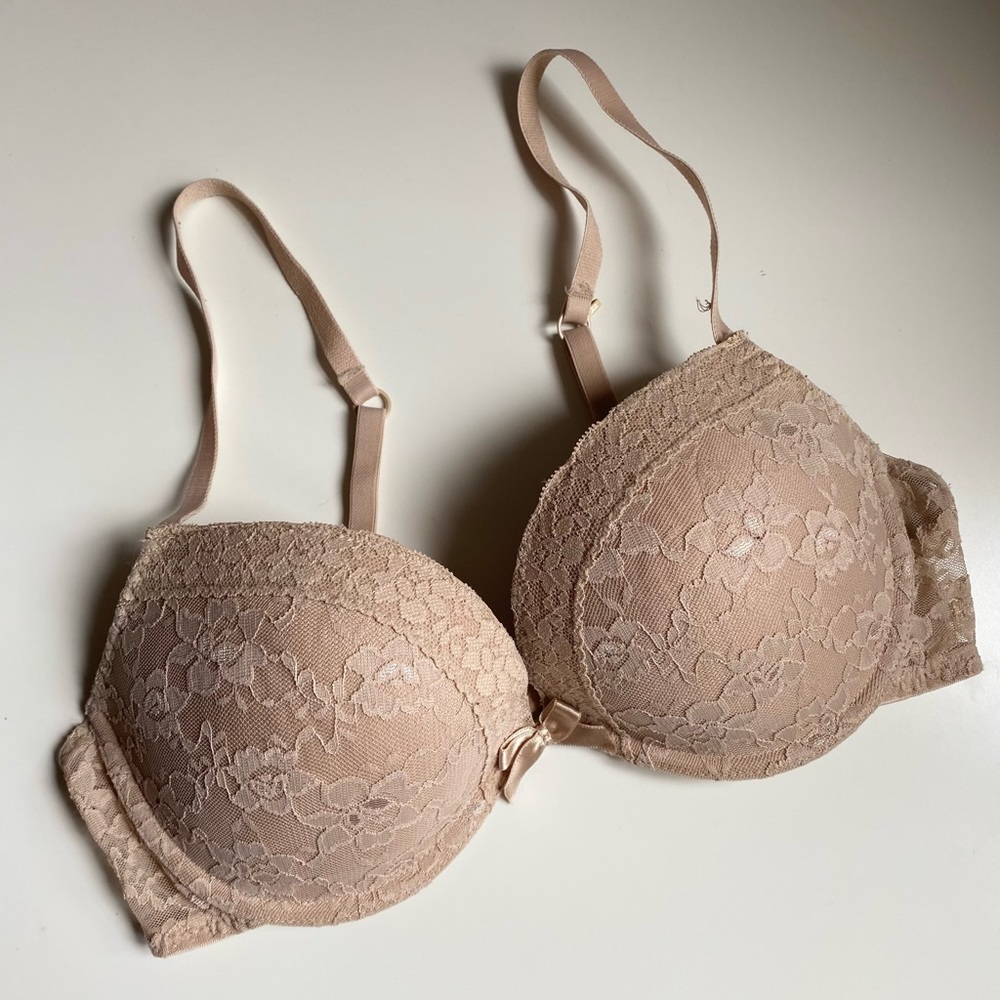 ⭐️SOLD⭐️Beige Lace Bra